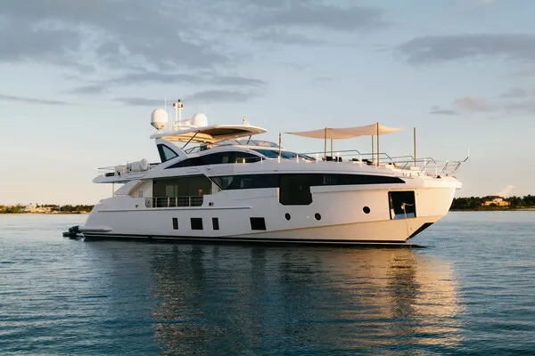 102' Azimut