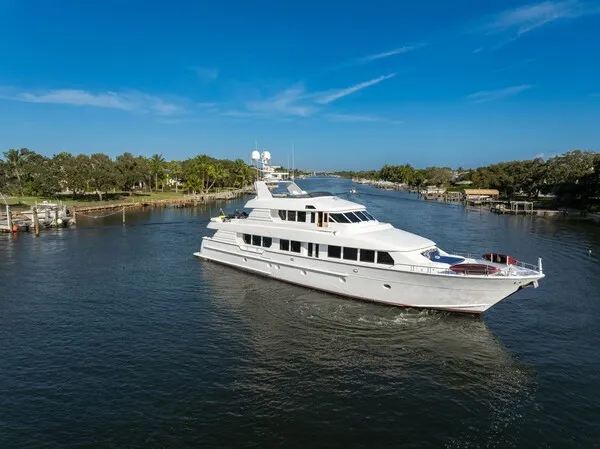 120' Hatteras