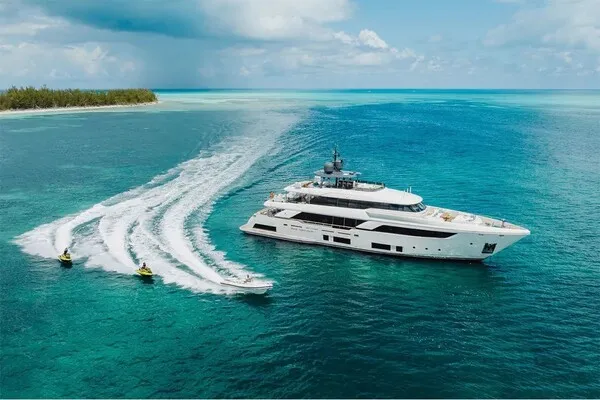 121' Ferretti Custom Line