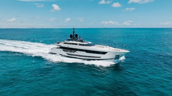 130' FERRETTI CUSTOM LINE