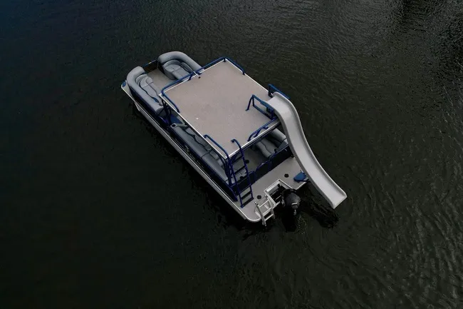 27' Pontoon Boat in Fort Lauderdale