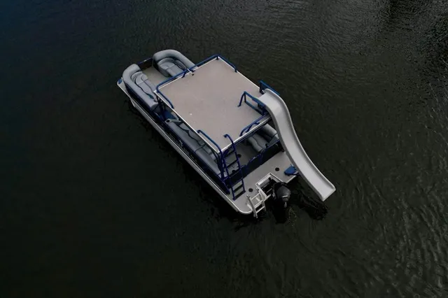 27' Pontoon Boat in Fort Lauderdale
