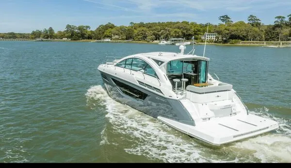 52' Cruisers Cantius