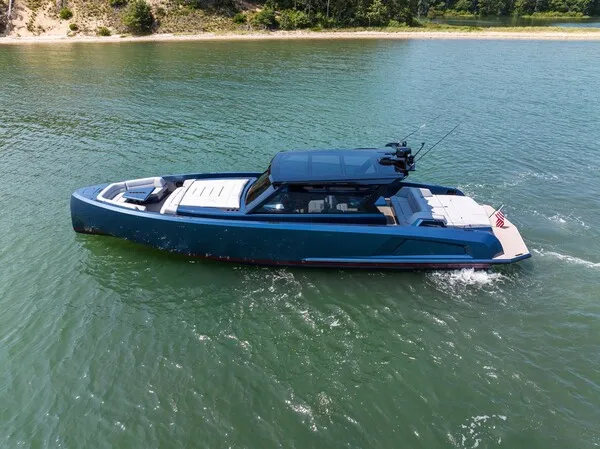 52' VANQUISH