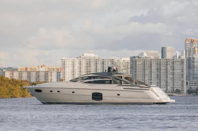 70' Pershing 7X